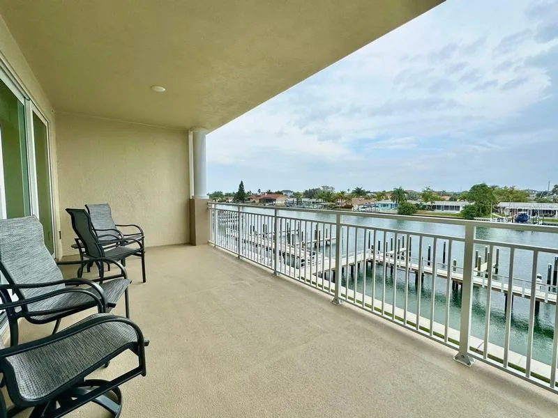 125 ISLAND WAY #305 Clearwater, FL 33767