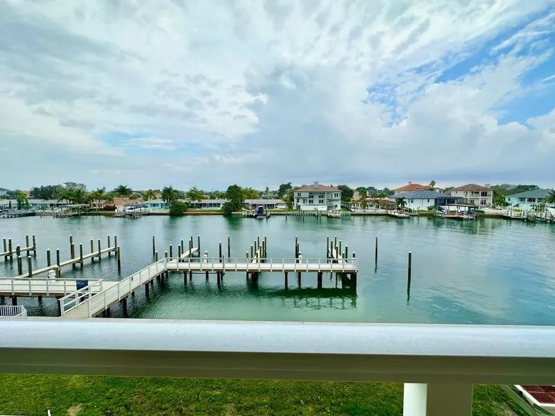 125 ISLAND WAY #305 Clearwater, FL 33767