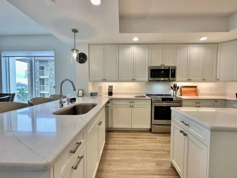 125 ISLAND WAY #305 Clearwater, FL 33767