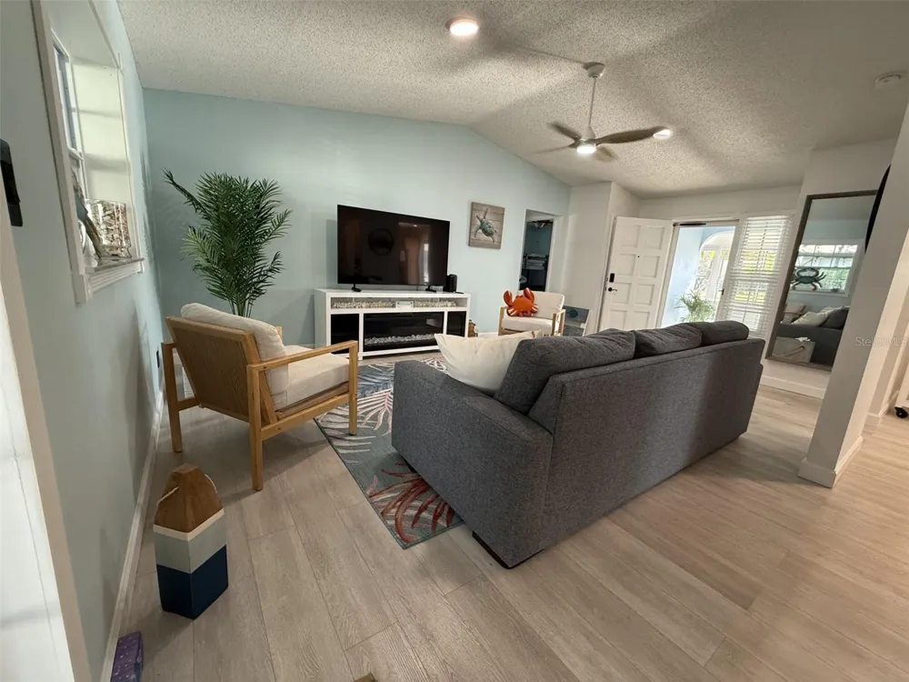 10026 83RD CIRCLE Seminole, FL 33777