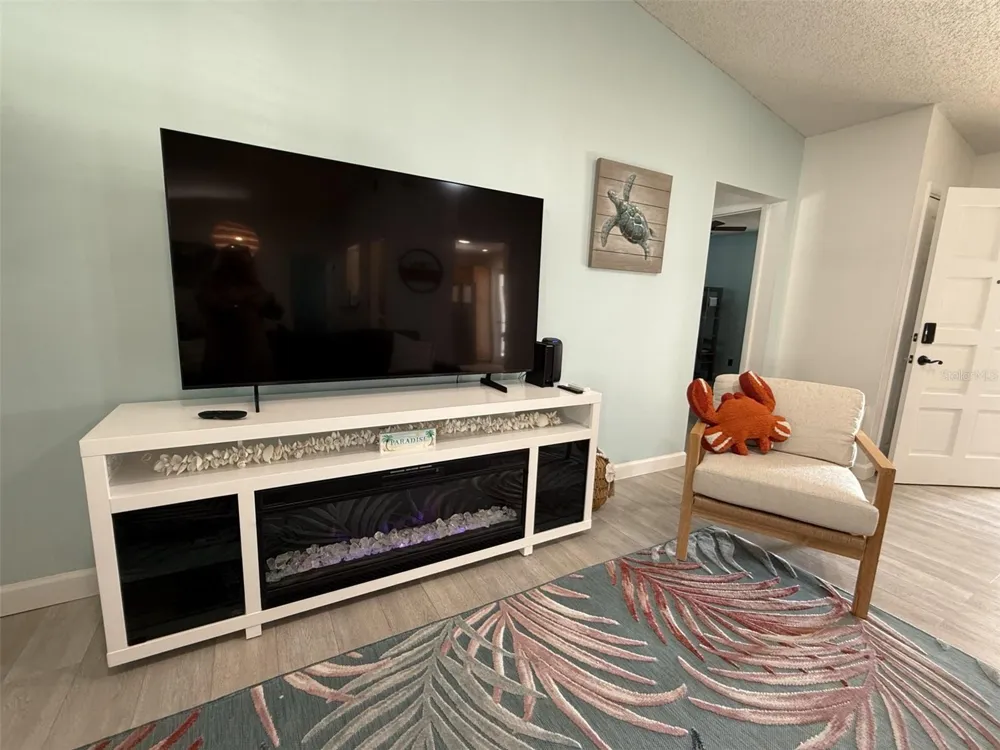 10026 83RD CIRCLE Seminole, FL 33777