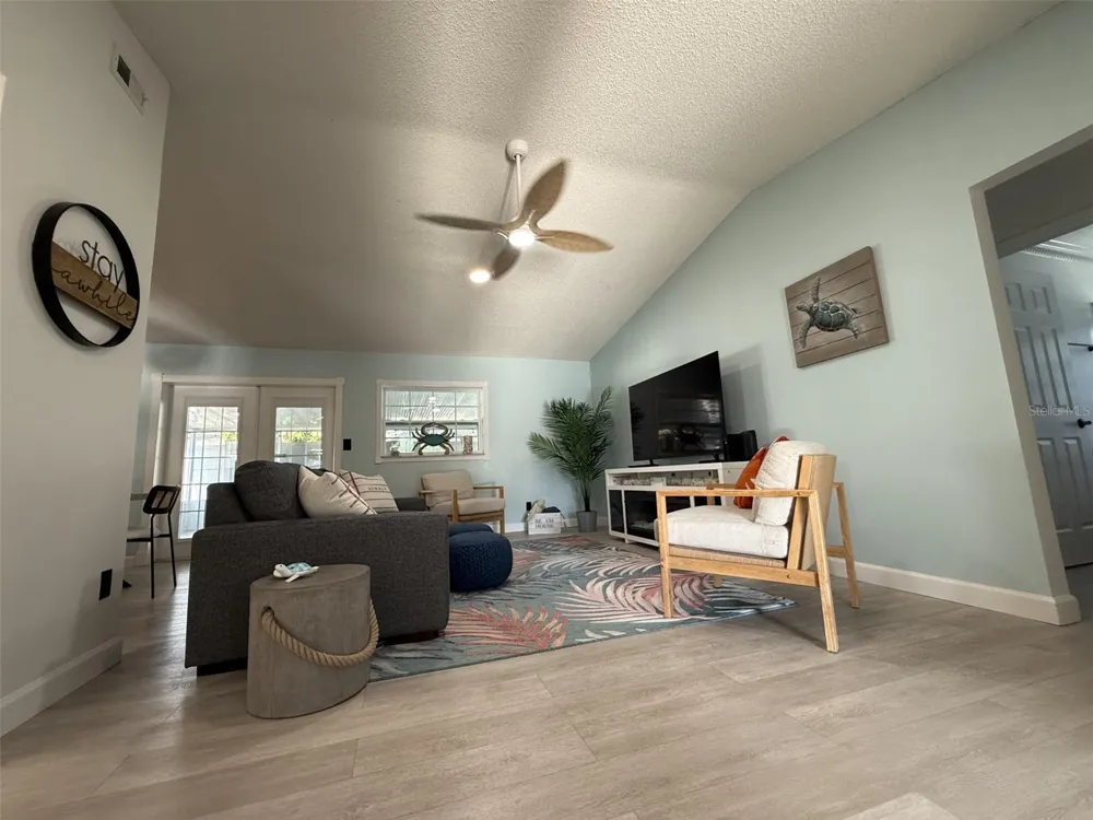 10026 83RD CIRCLE Seminole, FL 33777
