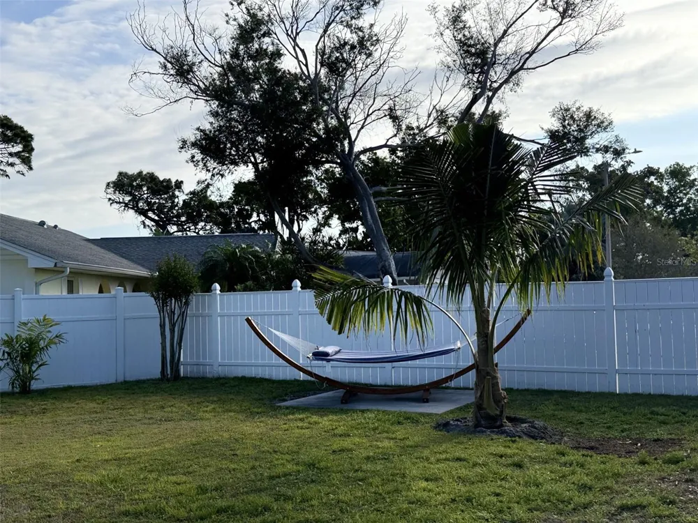 10026 83RD CIRCLE Seminole, FL 33777