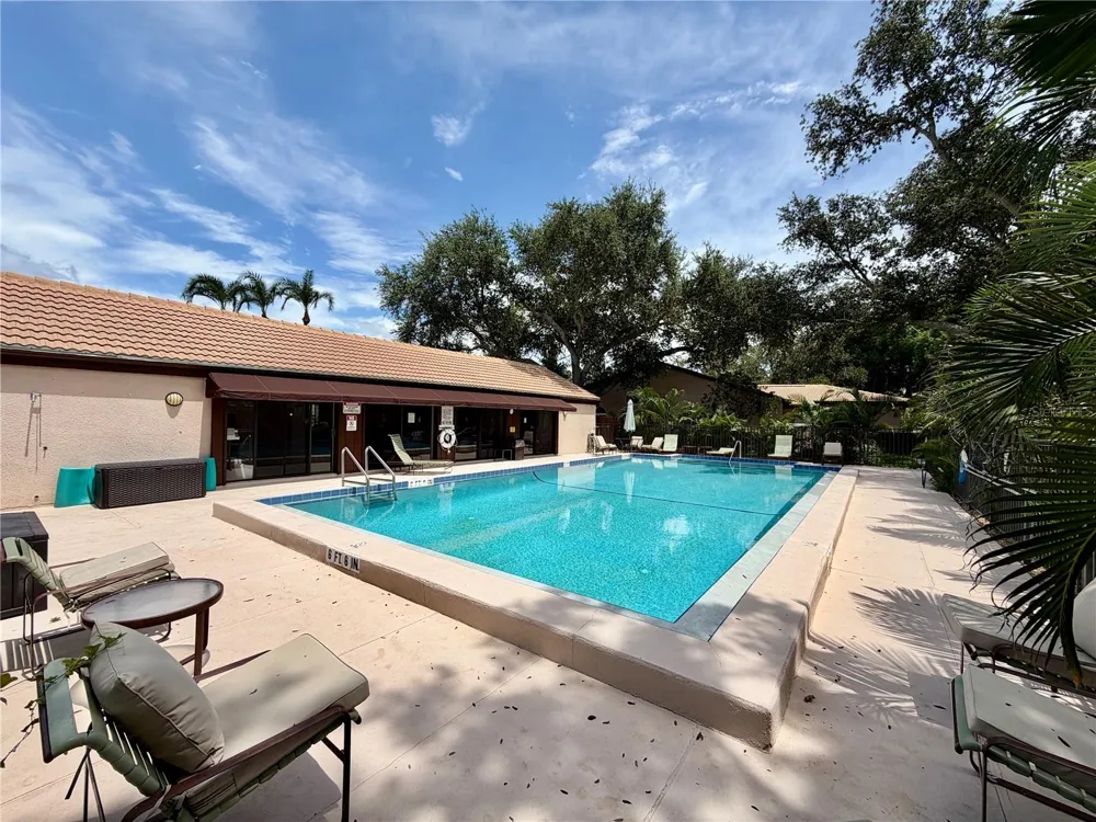 1320 PELICAN CREEK CROSSING St Petersburg, FL 33707