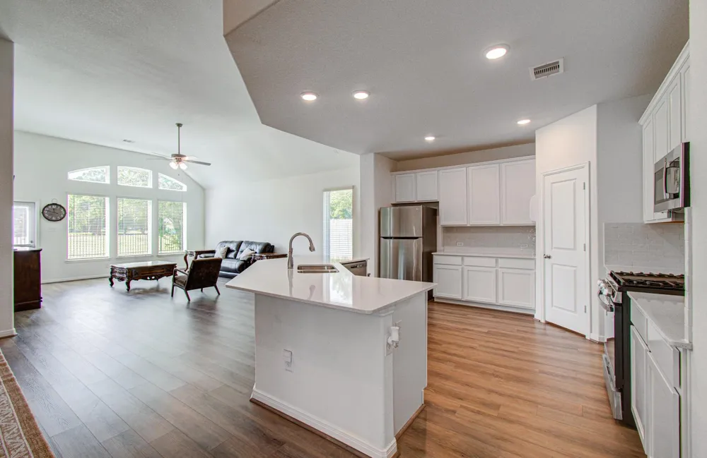 537 Green Meadows Drive West Columbia, TX 77486
