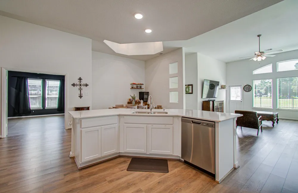 537 Green Meadows Drive West Columbia, TX 77486