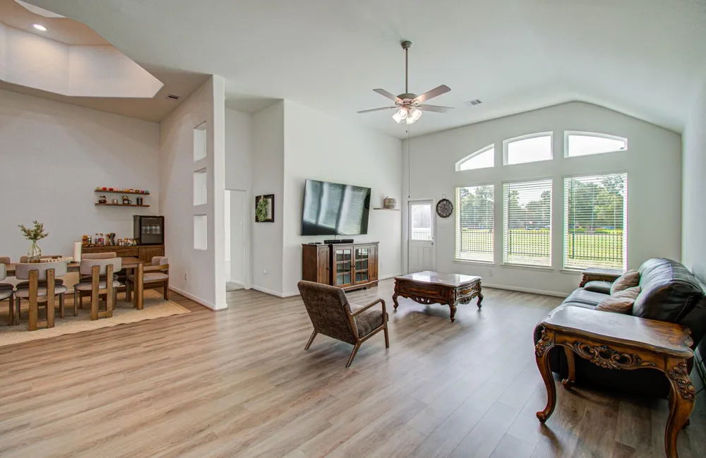 537 Green Meadows Drive West Columbia, TX 77486