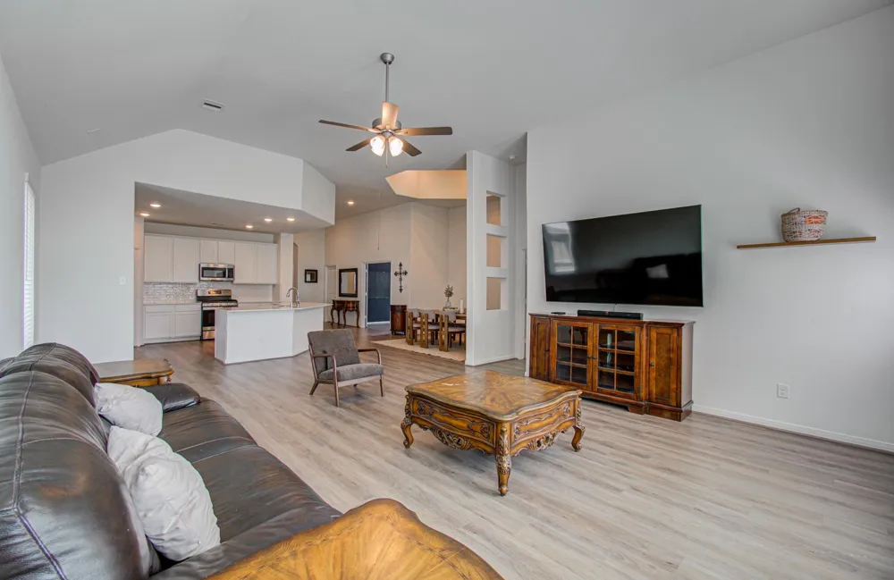 537 Green Meadows Drive West Columbia, TX 77486