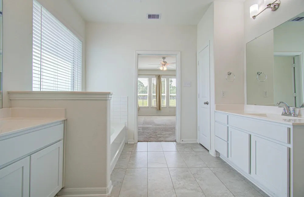 537 Green Meadows Drive West Columbia, TX 77486