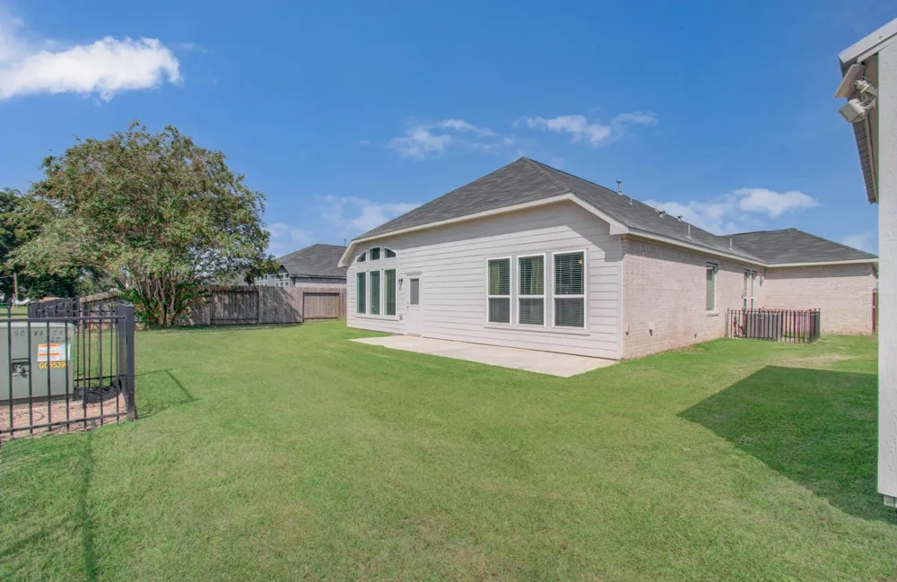537 Green Meadows Drive West Columbia, TX 77486