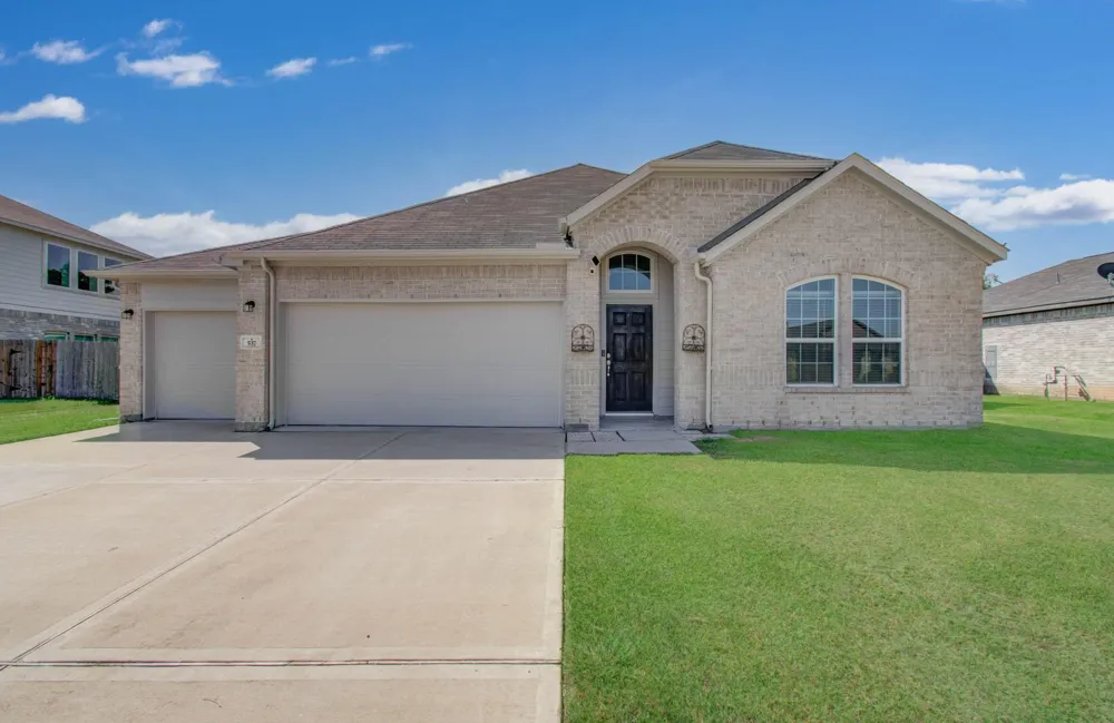 537 Green Meadows Drive West Columbia, TX 77486