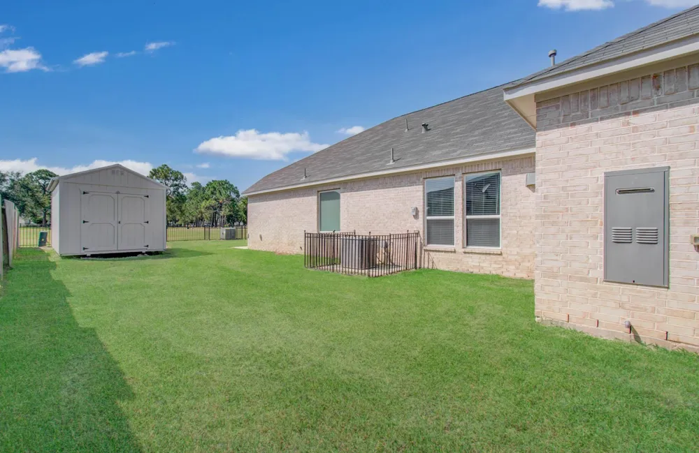 537 Green Meadows Drive West Columbia, TX 77486