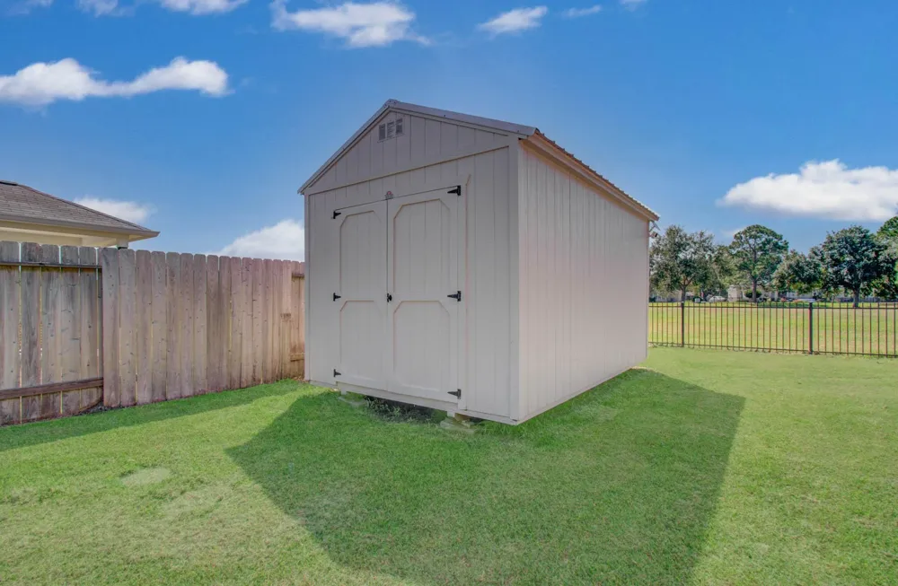 537 Green Meadows Drive West Columbia, TX 77486