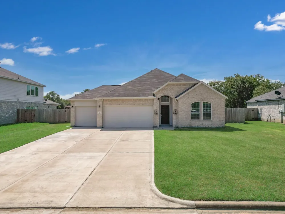 537 Green Meadows Drive West Columbia, TX 77486