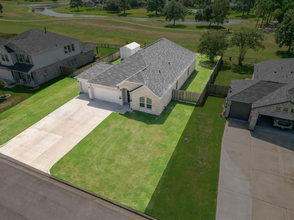 537 Green Meadows Drive West Columbia, TX 77486