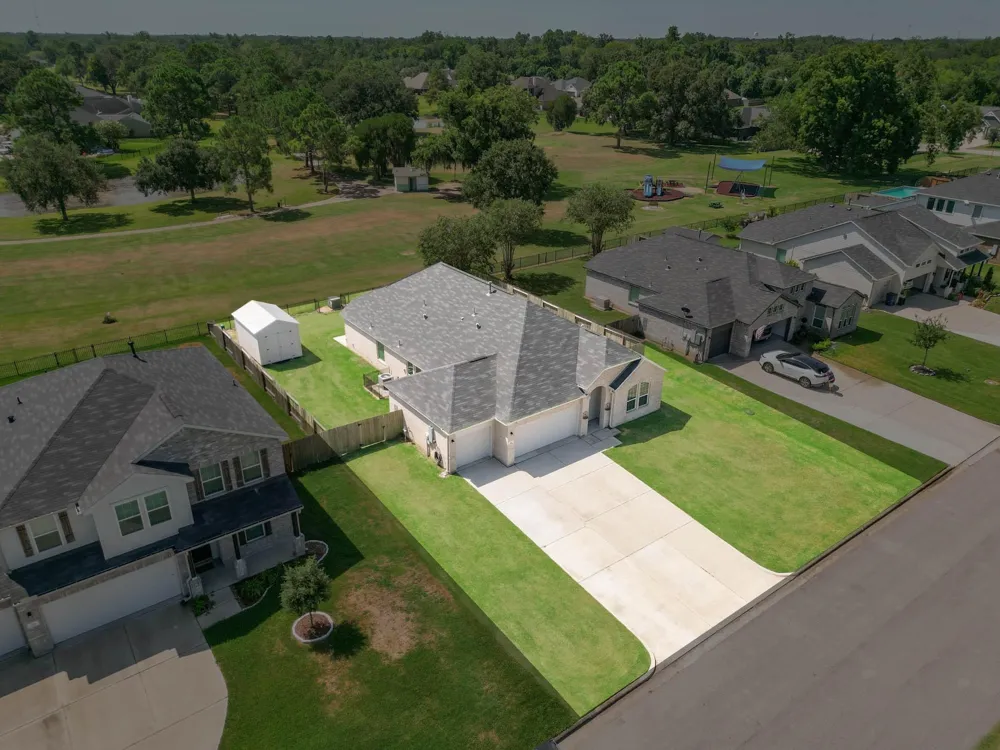 537 Green Meadows Drive West Columbia, TX 77486