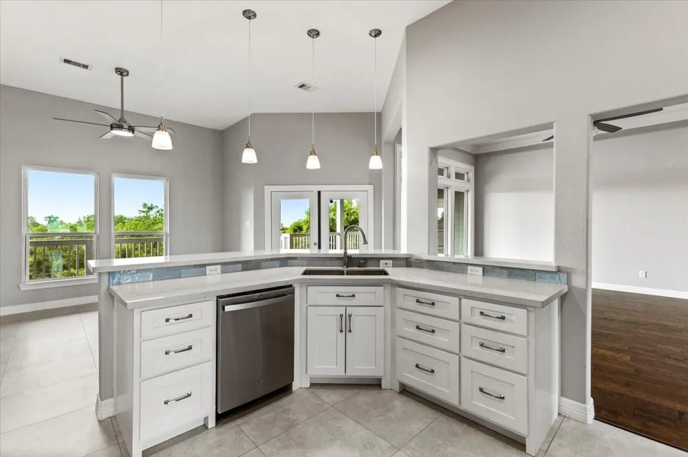 218 Debbie Lane San Leon, TX 77539