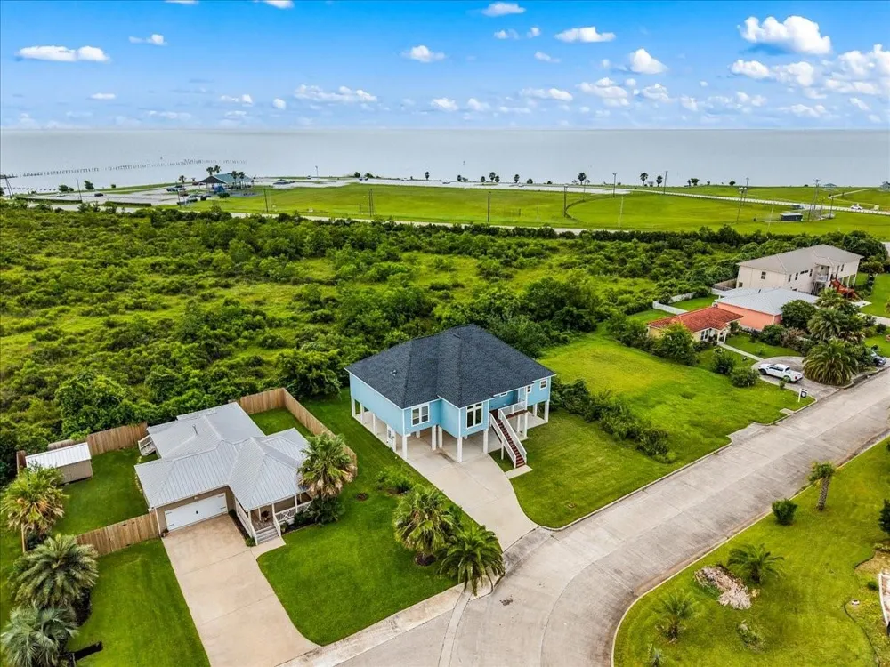 218 Debbie Lane San Leon, TX 77539