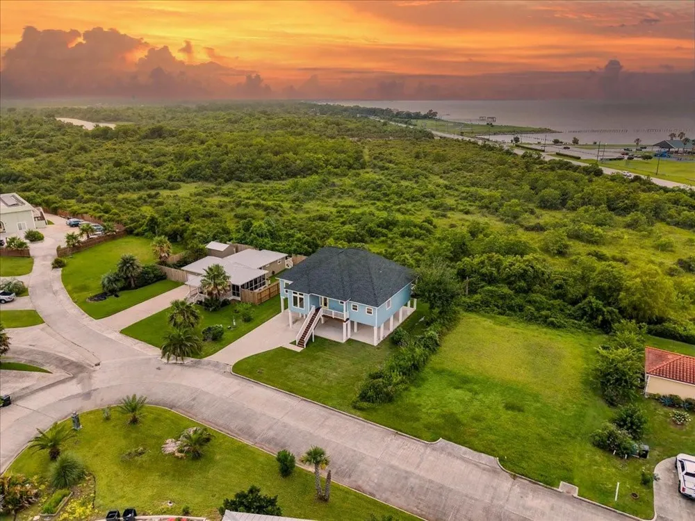 218 Debbie Lane San Leon, TX 77539