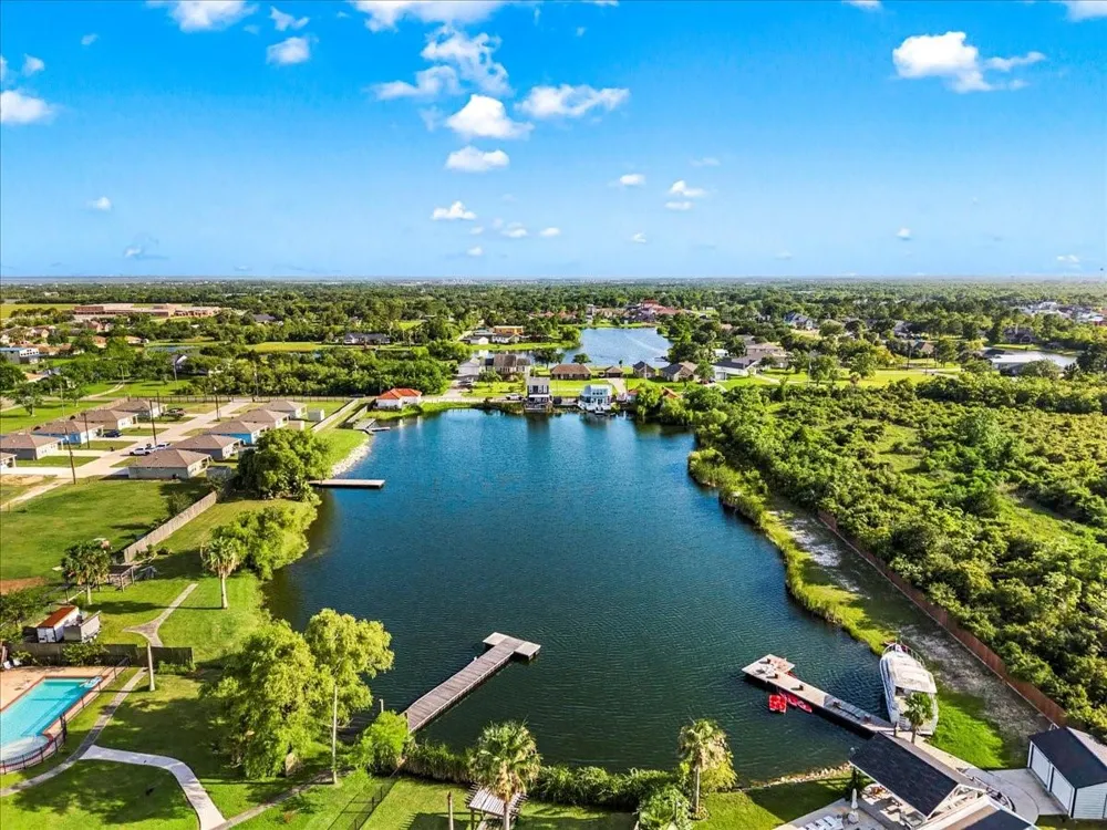 218 Debbie Lane San Leon, TX 77539