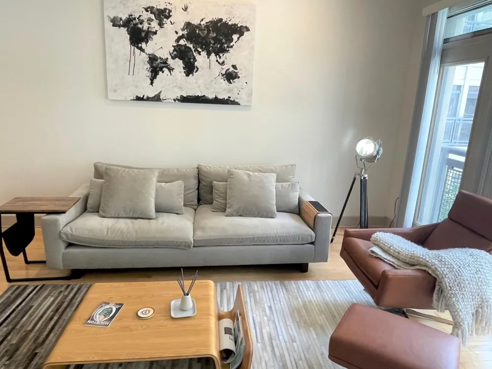 1901 Post Oak Boulevard #2605 Houston, TX 77056