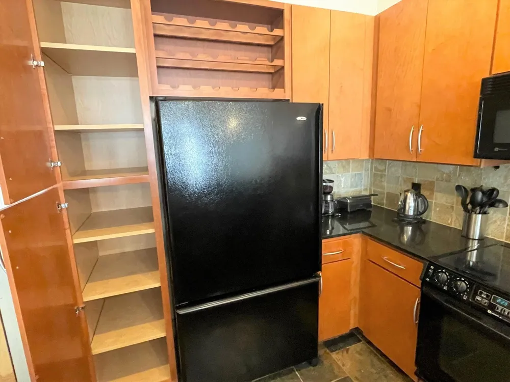 1901 Post Oak Boulevard #2605 Houston, TX 77056