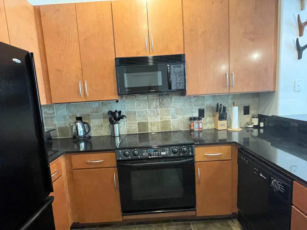 1901 Post Oak Boulevard #2605 Houston, TX 77056