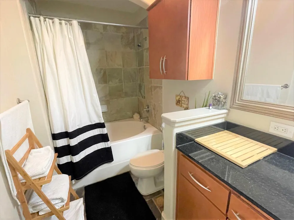 1901 Post Oak Boulevard #2605 Houston, TX 77056