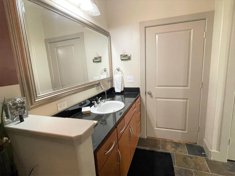 1901 Post Oak Boulevard #2605 Houston, TX 77056