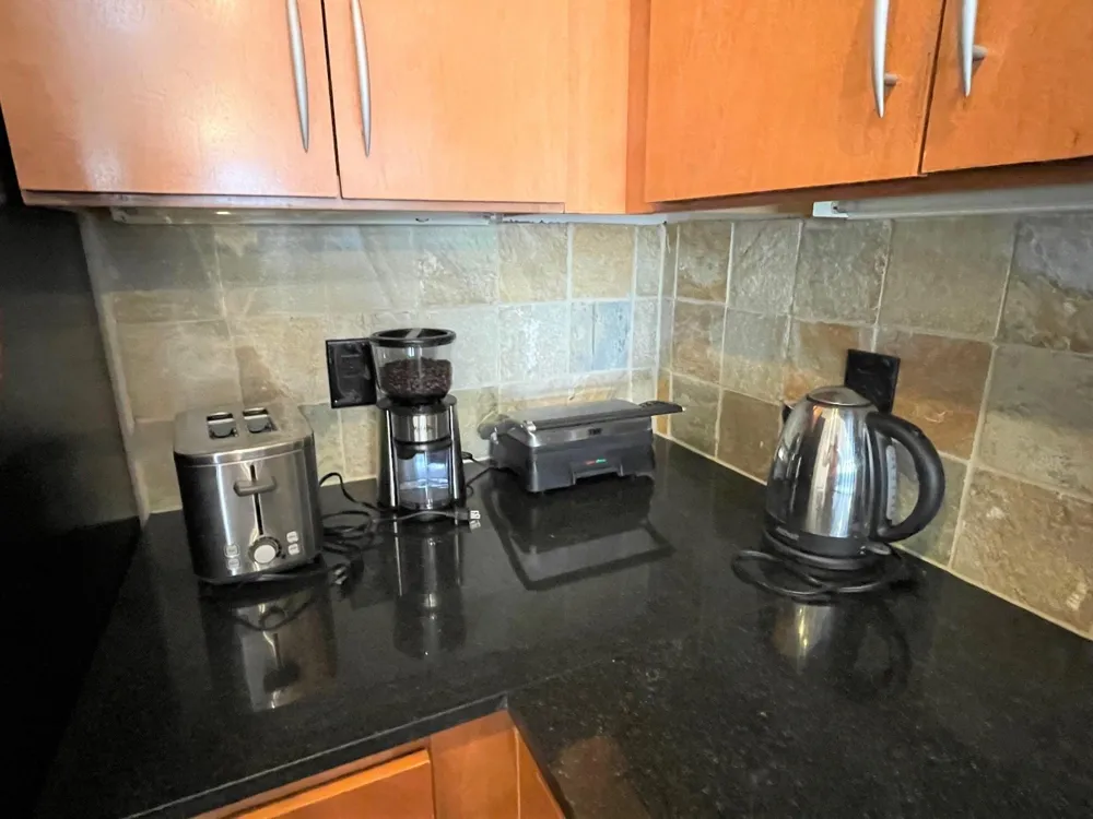 1901 Post Oak Boulevard #2605 Houston, TX 77056