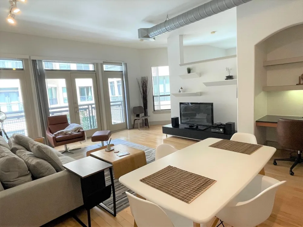 1901 Post Oak Boulevard #2605 Houston, TX 77056