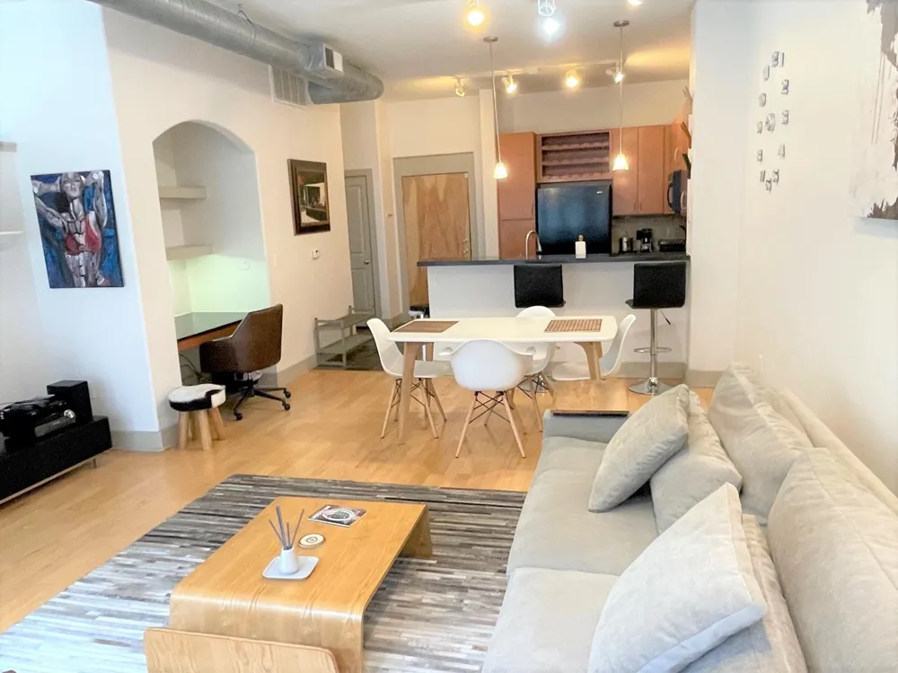 1901 Post Oak Boulevard #2605 Houston, TX 77056