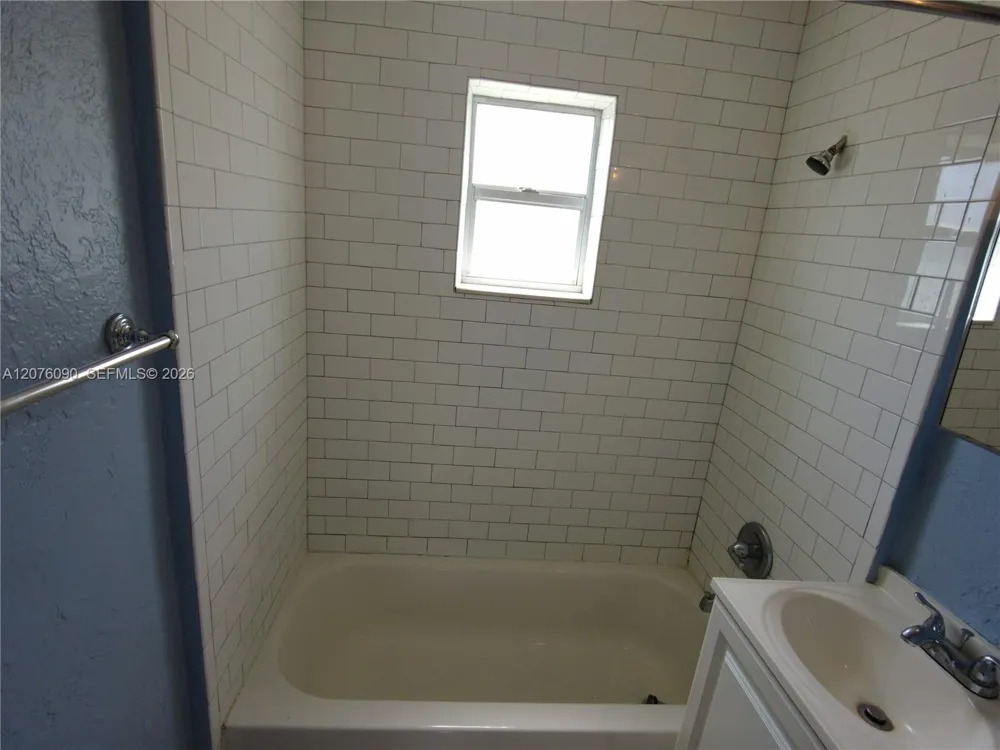 620 NW 16th Ave #2 Pompano Beach, FL 33069