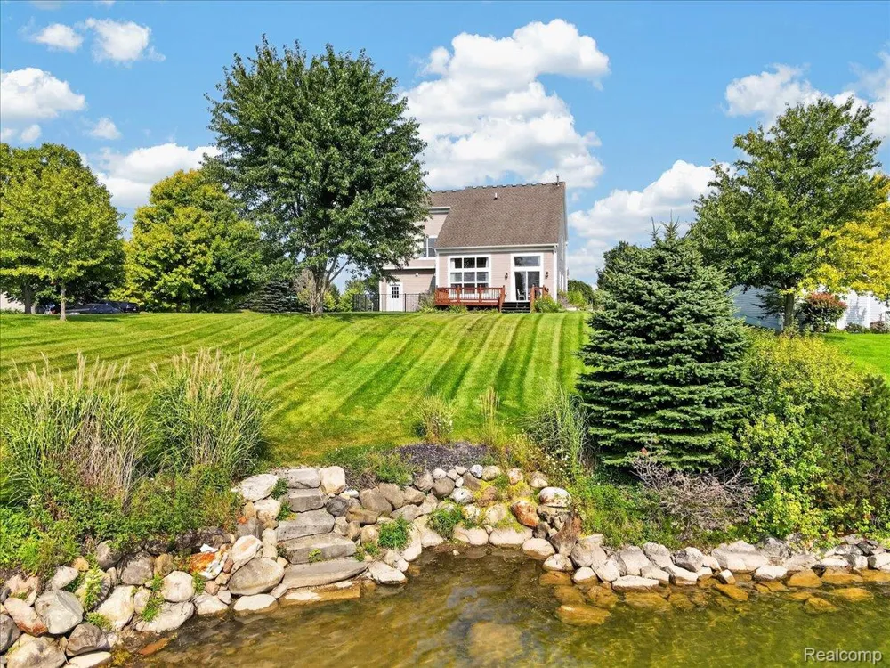 840 Cross Circle Oxford Charter Township, MI 48371