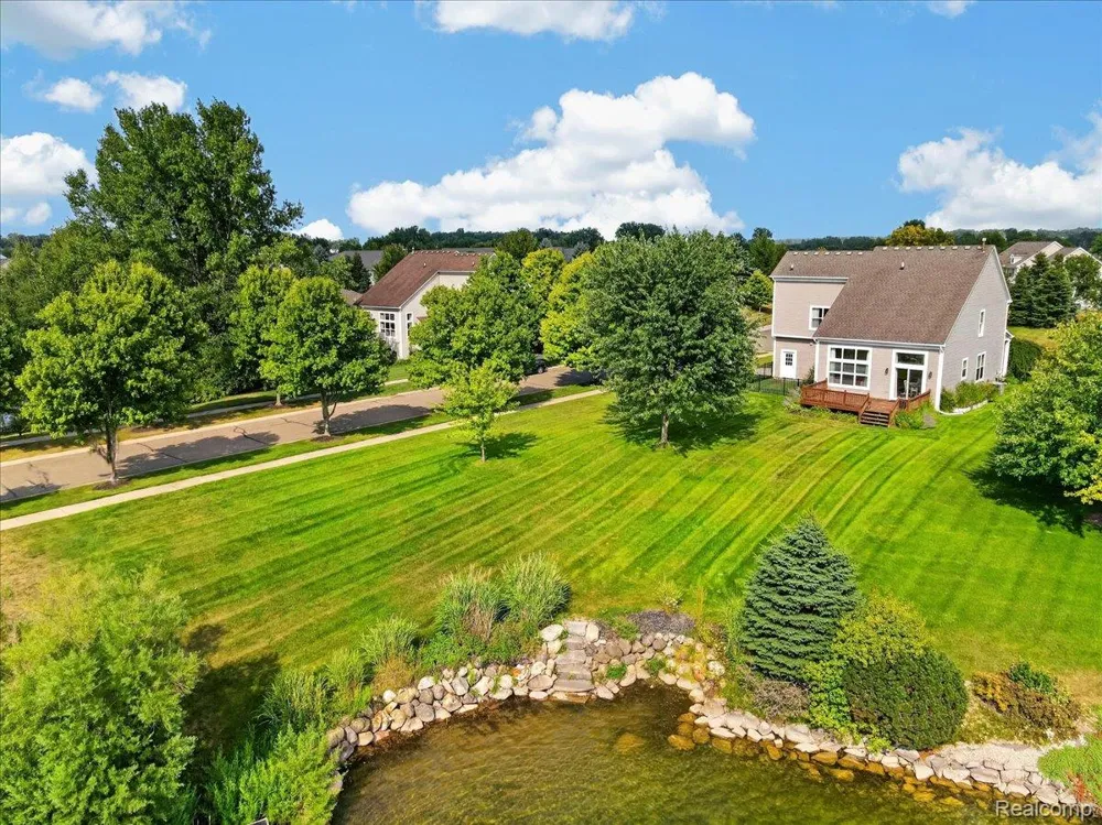 840 Cross Circle Oxford Charter Township, MI 48371