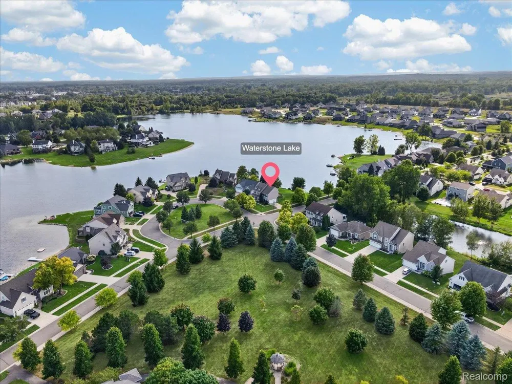 840 Cross Circle Oxford Charter Township, MI 48371