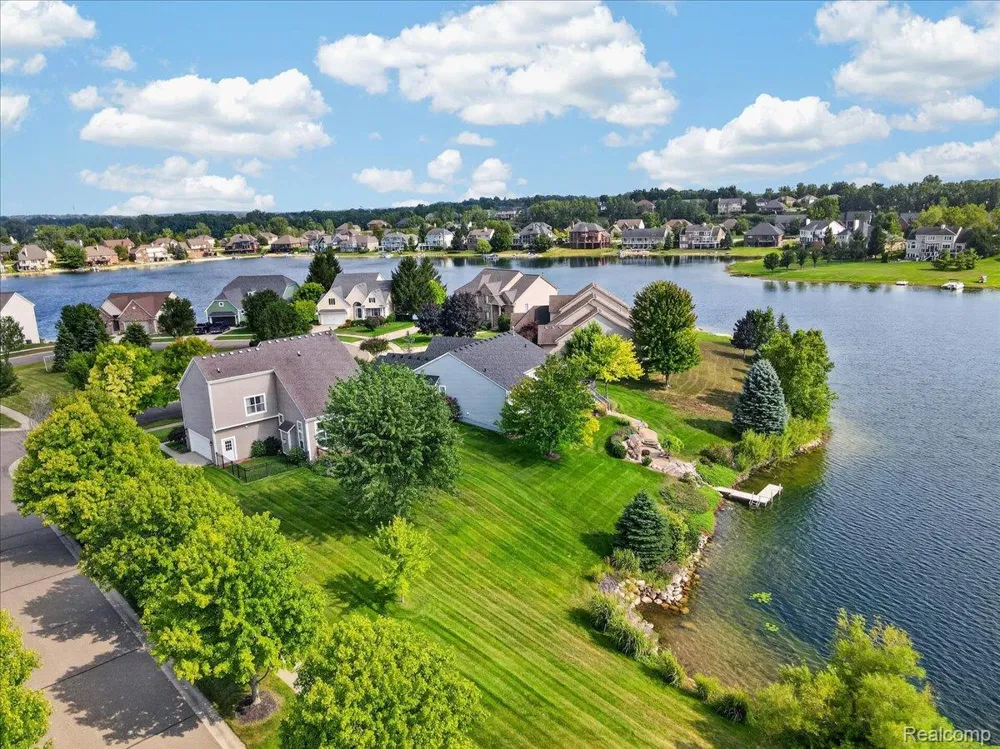 840 Cross Circle Oxford Charter Township, MI 48371