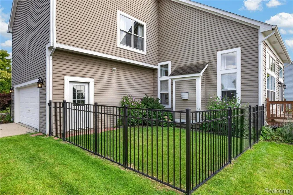 840 Cross Circle Oxford Charter Township, MI 48371