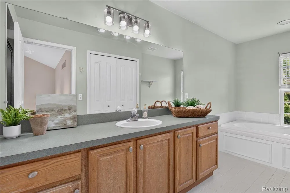 840 Cross Circle Oxford Charter Township, MI 48371