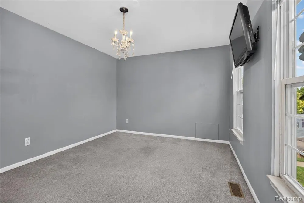 840 Cross Circle Oxford Charter Township, MI 48371