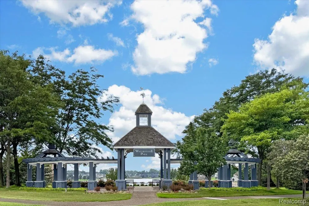 840 Cross Circle Oxford Charter Township, MI 48371