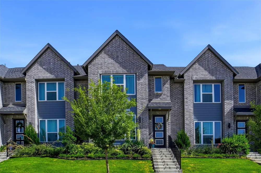 1085 Carnation Drive Crowley, TX 76036
