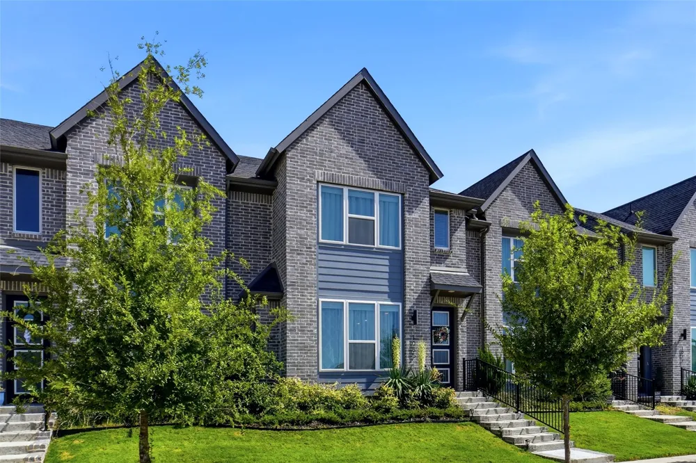 1085 Carnation Drive Crowley, TX 76036