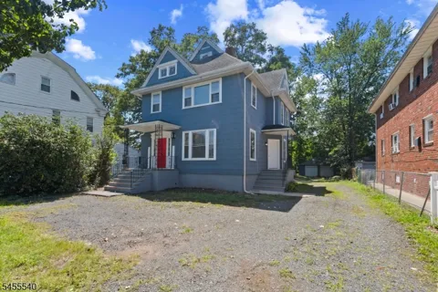 520 W Grand Ave