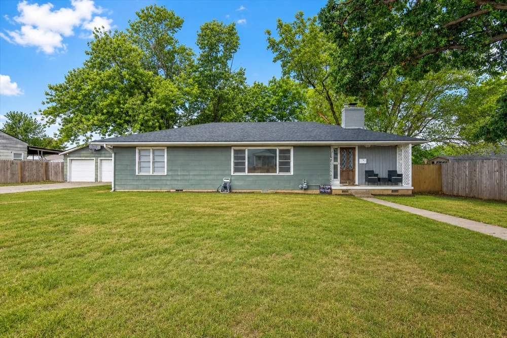 211 SE Queenstown Avenue Bartlesville, OK 74006