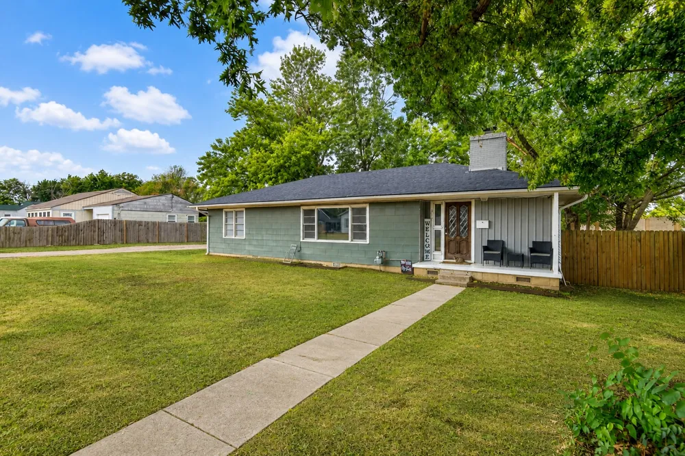211 SE Queenstown Avenue Bartlesville, OK 74006