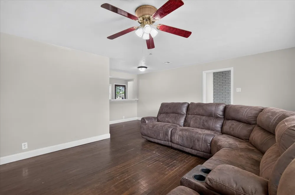 211 SE Queenstown Avenue Bartlesville, OK 74006