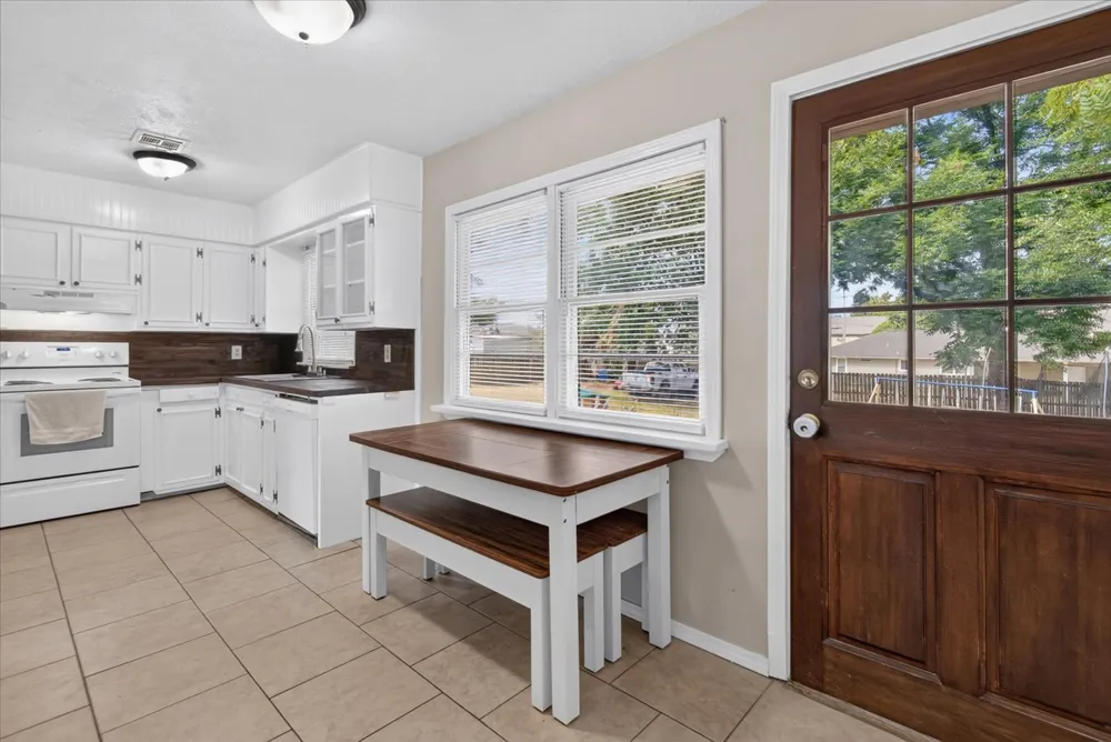 211 SE Queenstown Avenue Bartlesville, OK 74006