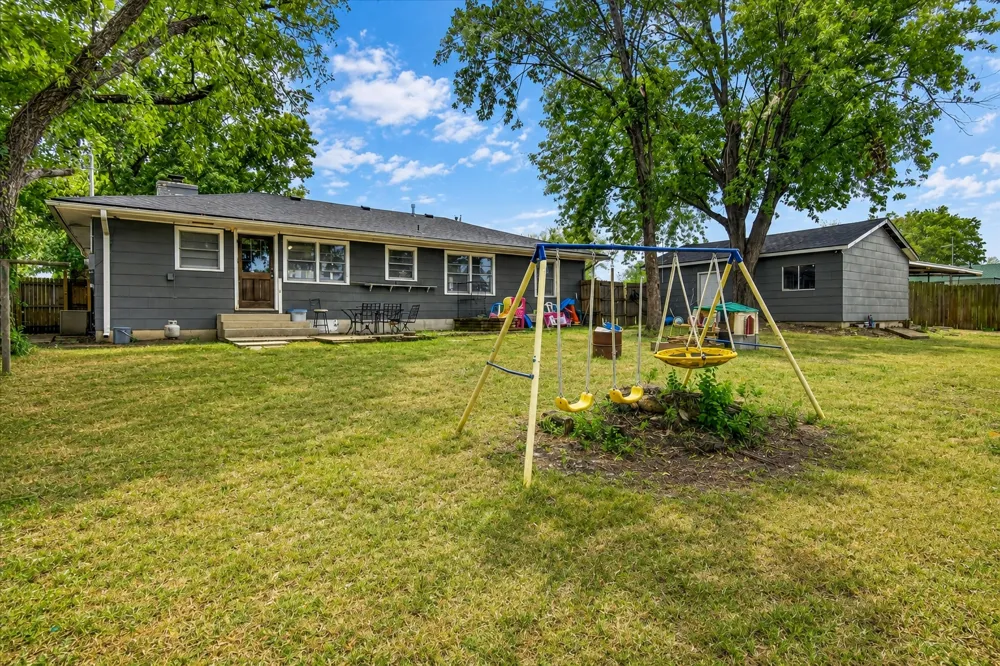 211 SE Queenstown Avenue Bartlesville, OK 74006