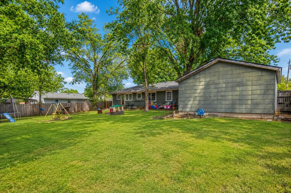 211 SE Queenstown Avenue Bartlesville, OK 74006